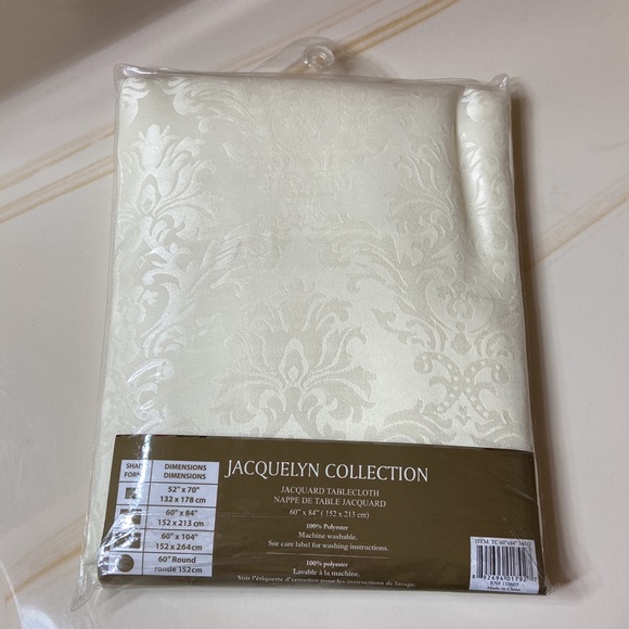 NWT Jacquelyn Collection Table Cloth 60 x 84 - Picture 4 of 4